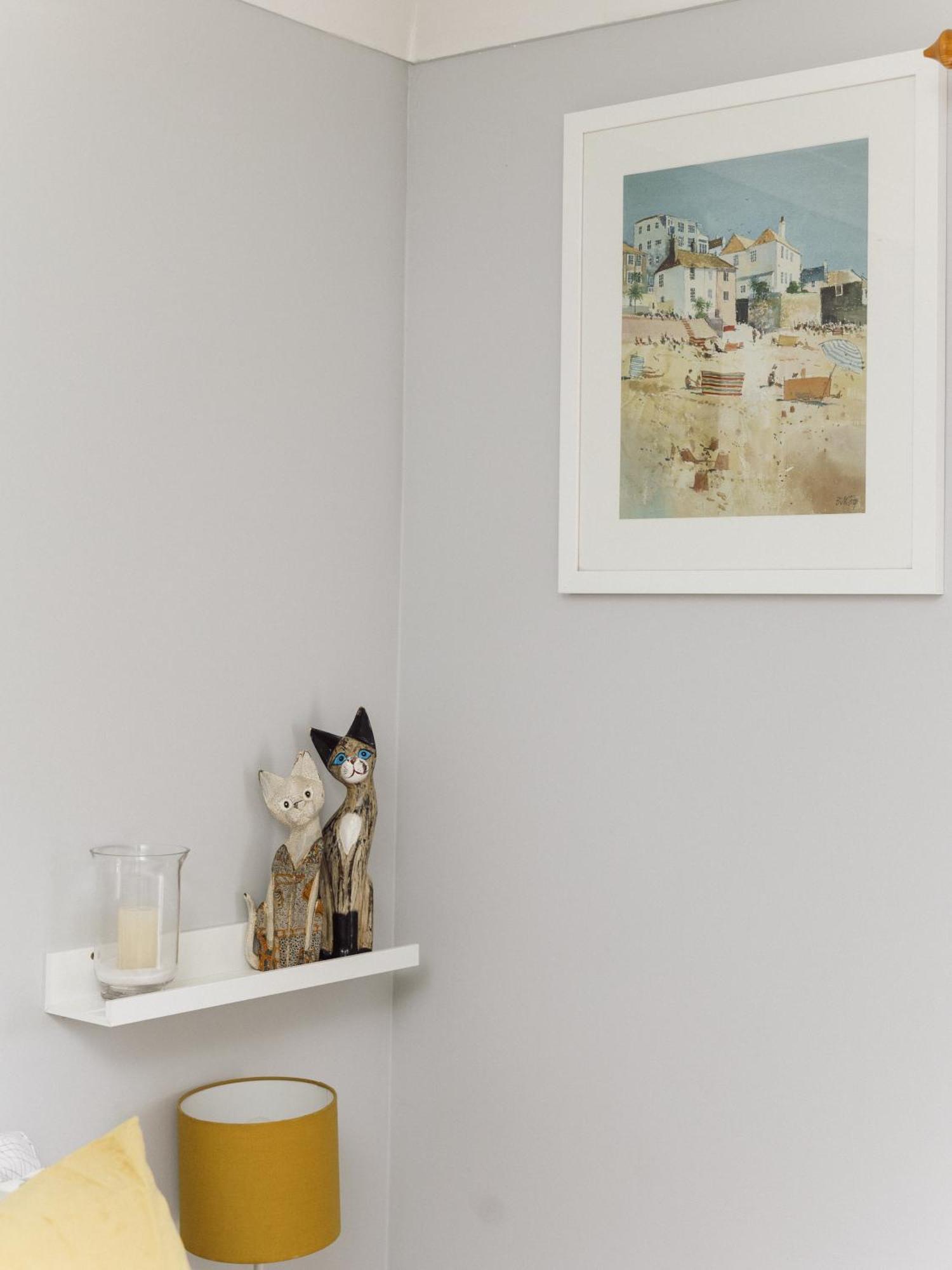 Beautiful Apartment In Guildford With Parking Send Kültér fotó