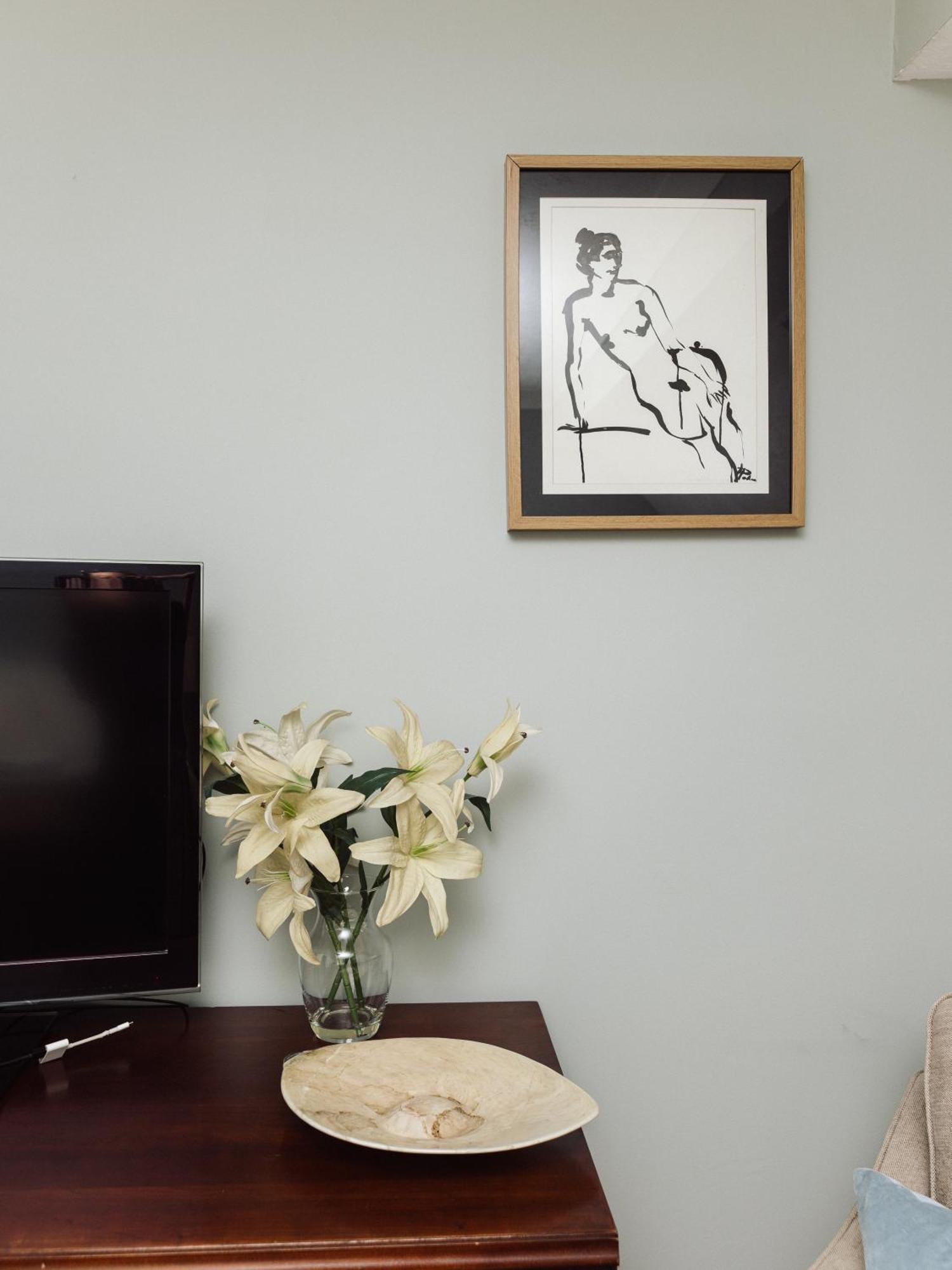 Beautiful Apartment In Guildford With Parking Send Kültér fotó