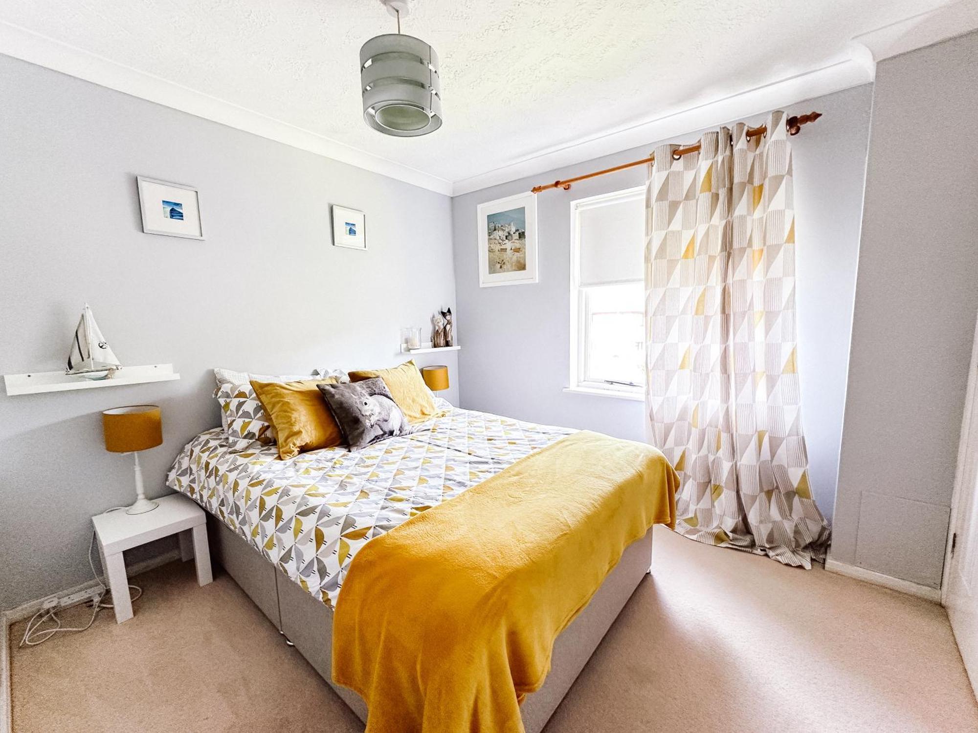 Beautiful Apartment In Guildford With Parking Send Kültér fotó