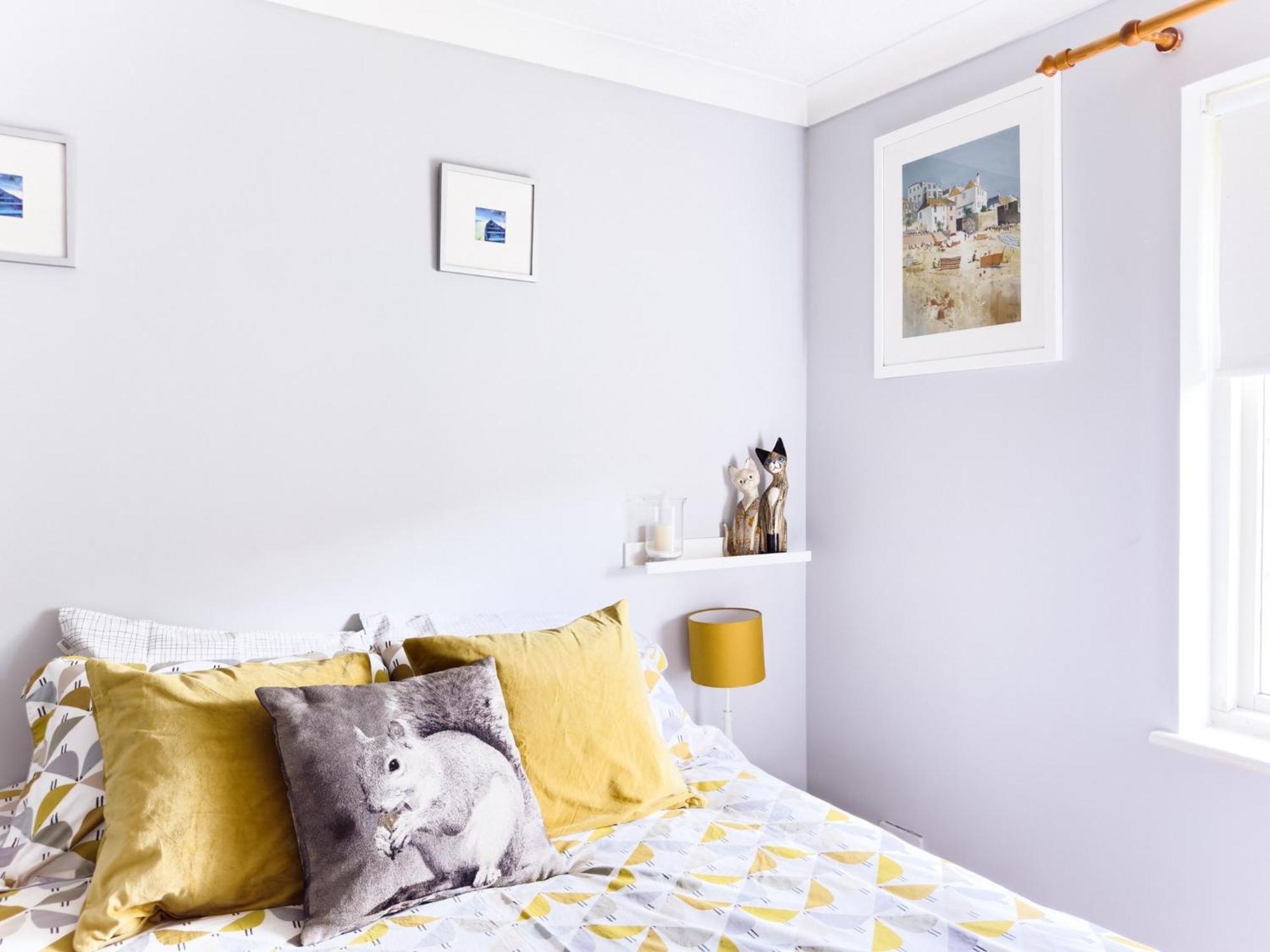 Beautiful Apartment In Guildford With Parking Send Kültér fotó