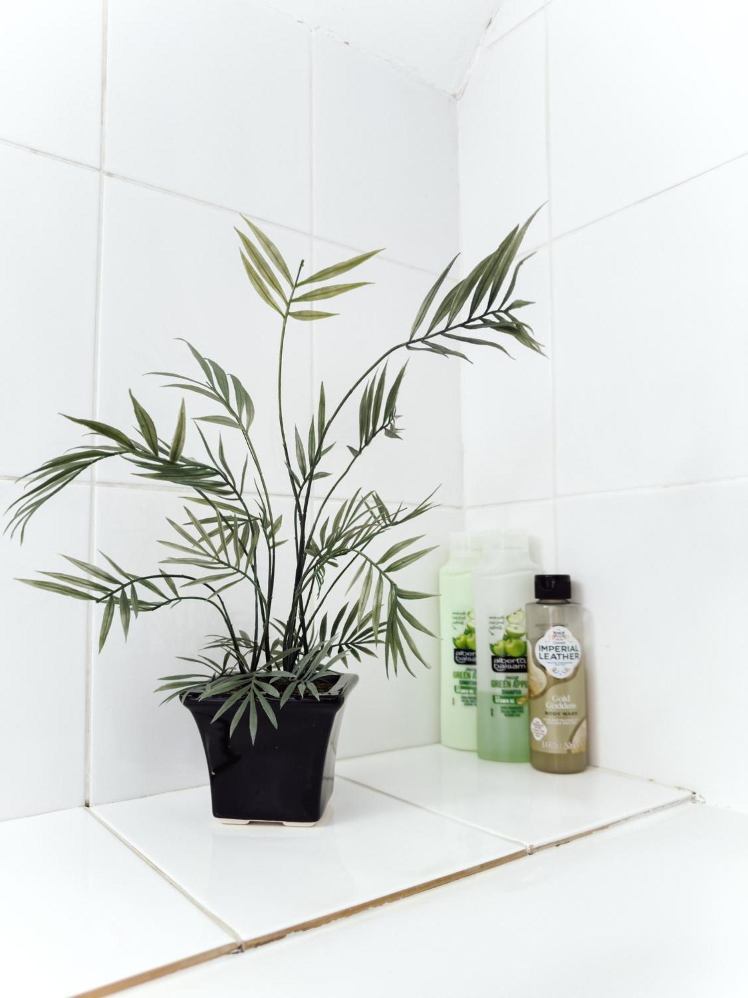 Beautiful Apartment In Guildford With Parking Send Kültér fotó