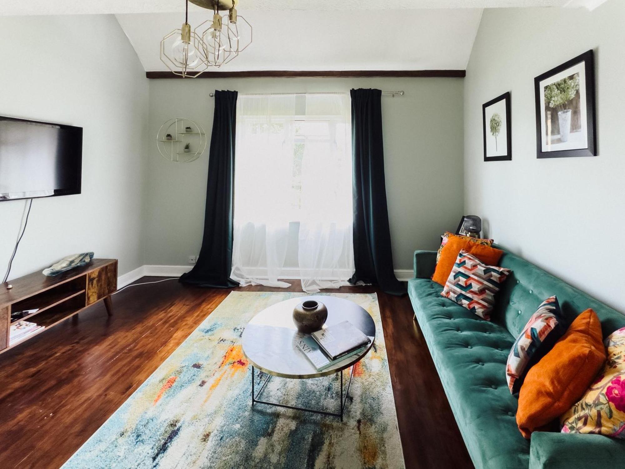 Beautiful Apartment In Guildford With Parking Send Kültér fotó